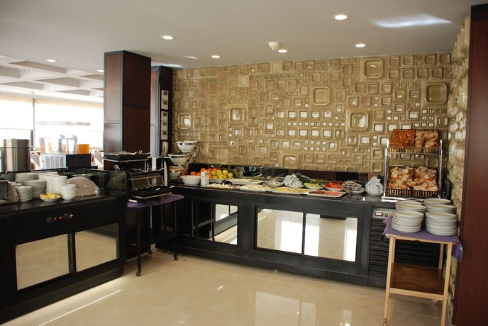 Imagen de los exteriores del Fuar Hotel. Foto 14