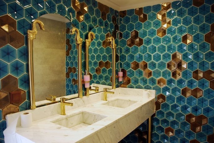 Imagen de los exteriores del Fuar Hotel. Foto 16