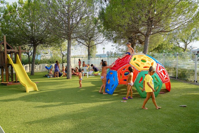 Imagen de los exteriores del Fuit Village Manfredonia Emmanuele. Foto 18