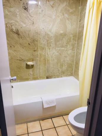 Imagen de la habitación del Fulton Inn. Foto 4