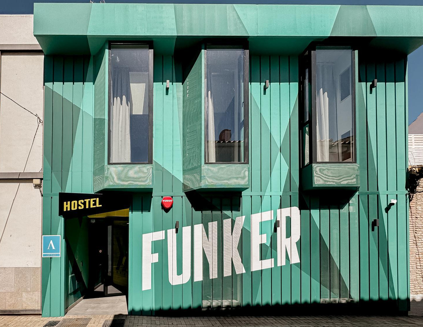Imagen de los exteriores del Funker Hostel. Foto 15