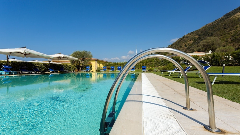 Imagen de la piscina del Futura Club Cilento. Foto 18