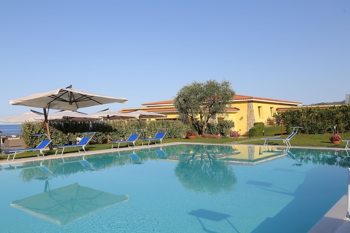 Imagen de la piscina del Futura Club Cilento. Foto 19