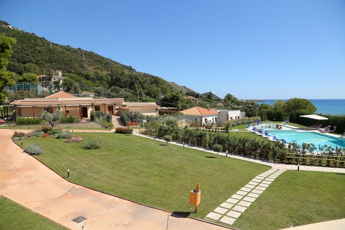Imagen de los exteriores del Futura Club Cilento. Foto 16