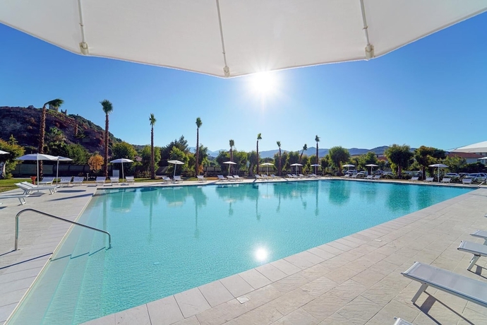 Imagen de la piscina del Futura Club Eleamare. Foto 12