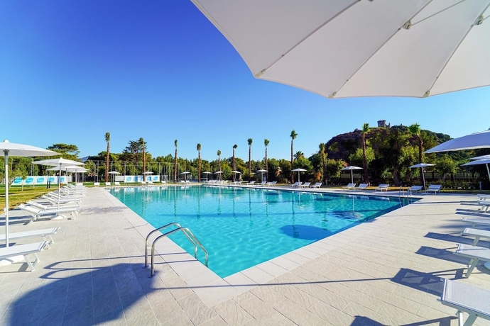 Imagen de la piscina del Futura Club Eleamare. Foto 13
