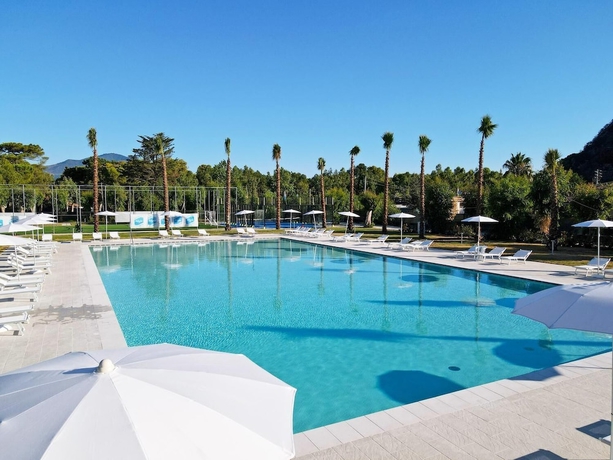 Imagen de la piscina del Futura Club Eleamare. Foto 15