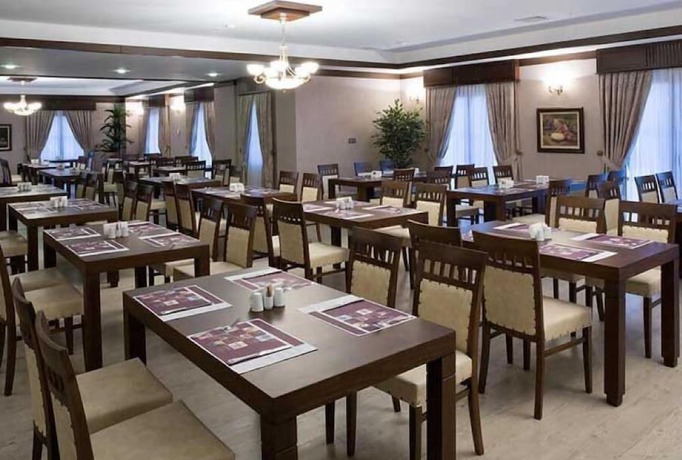 Imagen del bar/restaurante del GDZ Hotels Cavdarhisar. Foto 2