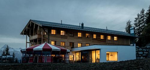 Imagen general del GLOCKNERALM - HIKING- and SKIHOTEL exklusively accessible by cable car. Foto 1