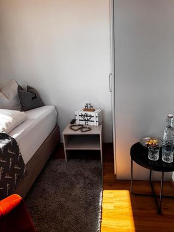 Imagen de la habitación del GLOCKNERALM - HIKING- and SKIHOTEL exklusively accessible by cable car. Foto 17