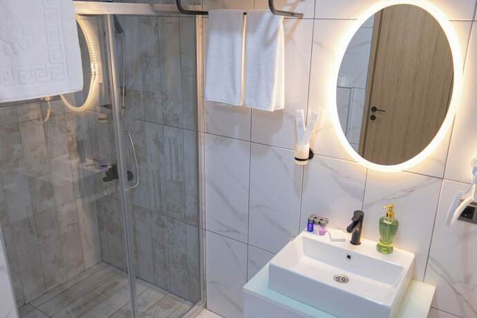 Imagen de la habitación del Galata Greenland Hotel. Foto 13