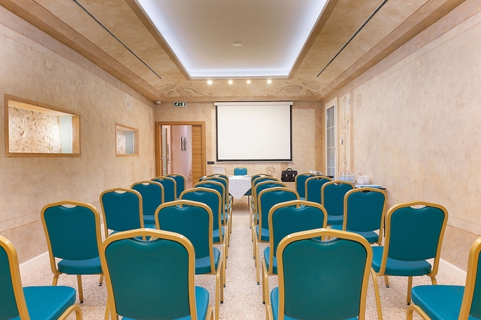 Imagen de los interiores del Gallery Room. Foto 15