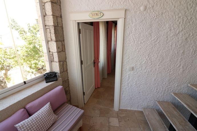 Imagen de los interiores del Galya Otel Alacati. Foto 19