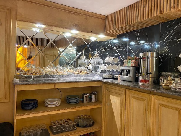 Imagen de los interiores del Ganj Hotel. Foto 19