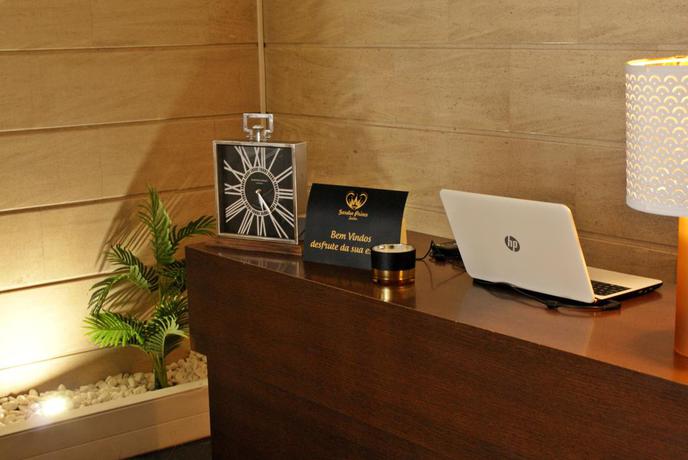 Imagen de los interiores del Garden Prince Suites. Foto 9