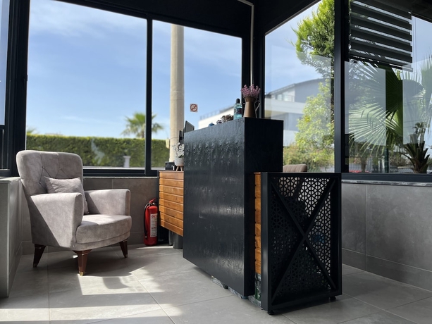 Imagen de los interiores del Gardenya Lara Suit Hotel. Foto 17