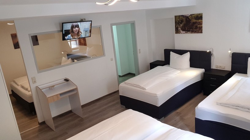 Imagen de la habitación del Garni City Hotel. Foto 9