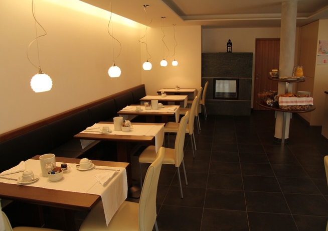 Imagen del bar/restaurante del Garni - Hotel Am Burgh&uuml;gel. Foto 4