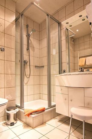 Imagen de la habitación del Garni Hotel and Ferienwohnungen Seeschl&ouml;&szlig;chen. Foto 13