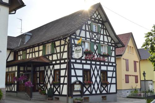 Imagen de los exteriores del Gasthaus Hirsch. Foto 8