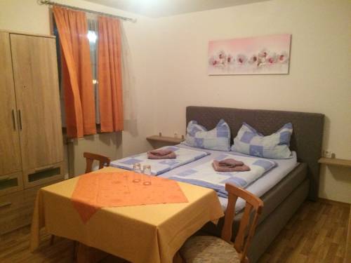 Imagen de la habitación del Gasthaus & Hotel Backhendlstation. Foto 9