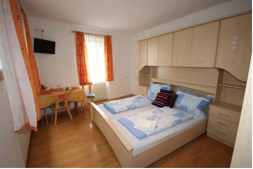 Imagen de la habitación del Gasthaus & Hotel Backhendlstation. Foto 11