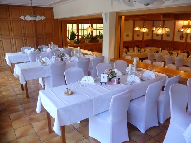 Imagen del bar/restaurante del Gasthaus-Pension Zum Kreuz. Foto 2