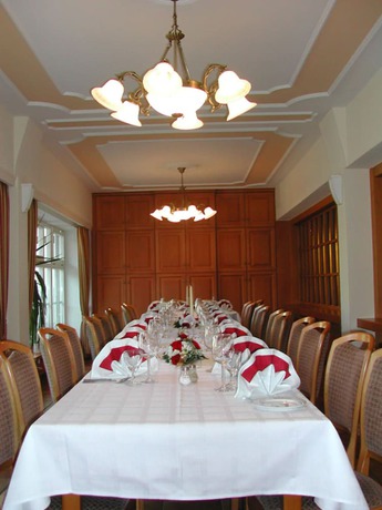 Imagen del bar/restaurante del Gasthaus-Pension Zum Kreuz. Foto 4