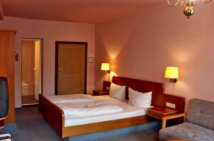 Imagen de la habitación del Gasthof Goldener Adler, Weissenburg in Bayern. Foto 15