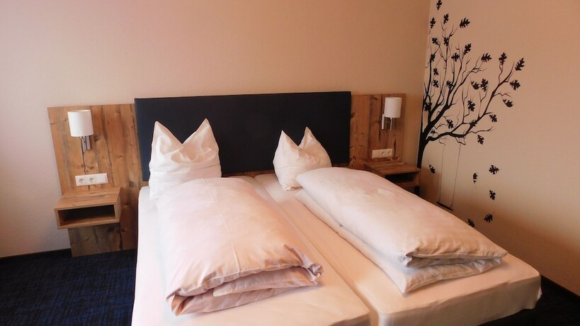 Imagen de la habitación del Gasthof Gr&uuml;ner Baum, Ammelbruch. Foto 17