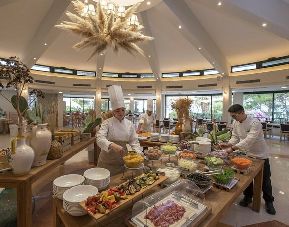 Imagen del bar/restaurante del Gattarella Family Resort - Standard Half-board &agrave; Buffet. Foto 10