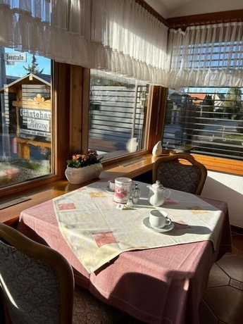 Imagen del bar/restaurante del G&auml;stehaus Herzog am Bodensee. Foto 2