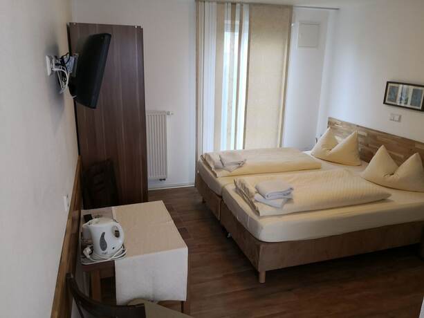 Imagen de la habitación del G&auml;stehaus zum Lamm Garni. Foto 17