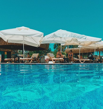 Imagen de la piscina del Genc Hotel. Foto 9