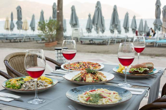 Imagen del bar/restaurante del Geo Beach Hotel Marmaris. Foto 6