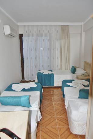 Imagen de la habitación del George Dragon Beach Hotel. Foto 11