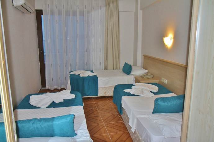 Imagen de la habitación del George Dragon Beach Hotel. Foto 13