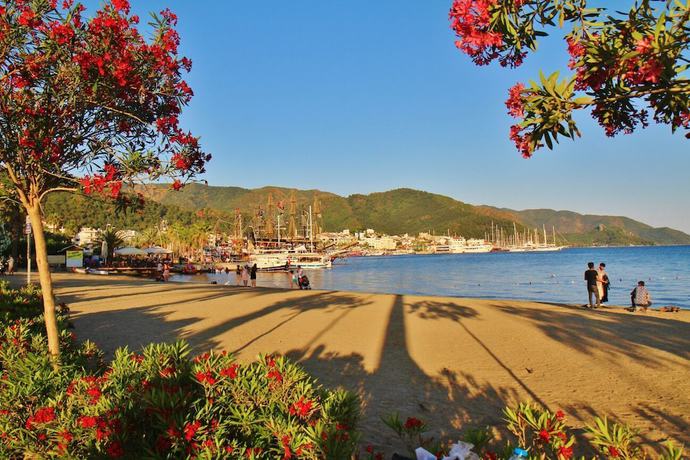 Imagen general del George Dragon Beach Hotel. Foto 4
