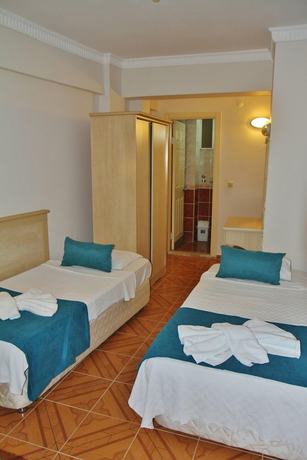 Imagen de la habitación del George Dragon Beach Hotel. Foto 14