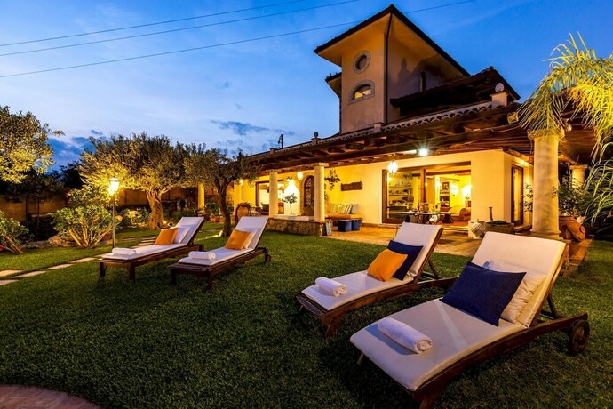 Imagen general del Giardini-naxos Beautiful Villa With Pool. Foto 18