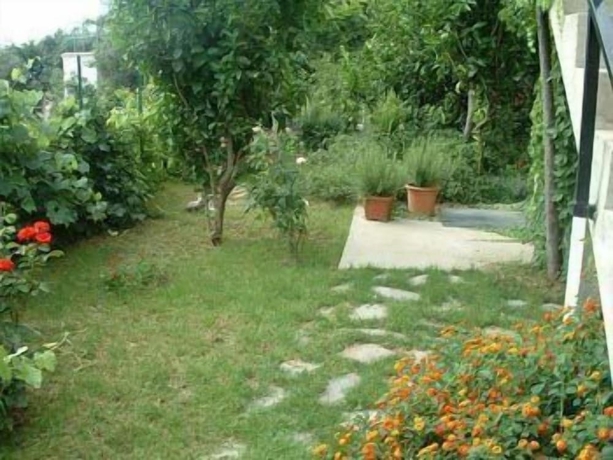 Imagen de los exteriores del Giardino Dei Limoni. Foto 15