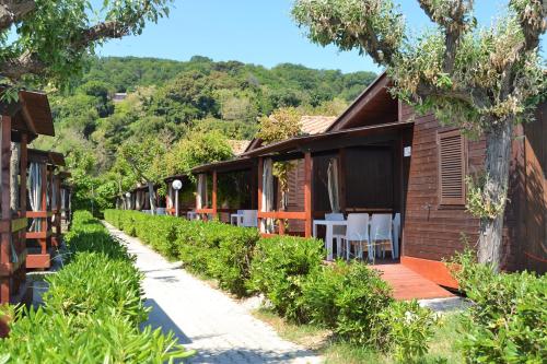 Imagen de la habitación del Girasole Eco Family Village. Foto 6