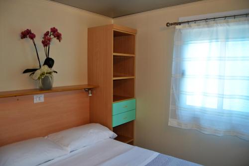 Imagen de la habitación del Girasole Eco Family Village. Foto 7