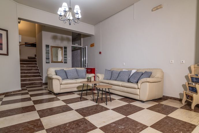 Imagen de los interiores del Girogiali Hotel. Foto 19