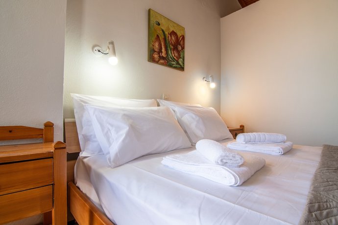 Imagen de la habitación del Girogiali Hotel. Foto 7