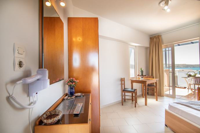 Imagen de la habitación del Girogiali Hotel. Foto 11