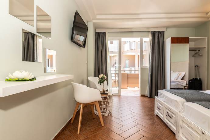 Imagen de la habitación del Girogiali Hotel. Foto 14