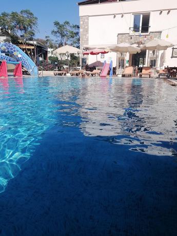 Imagen de la piscina del Gloria Tibi Hotel Gumbet. Foto 19