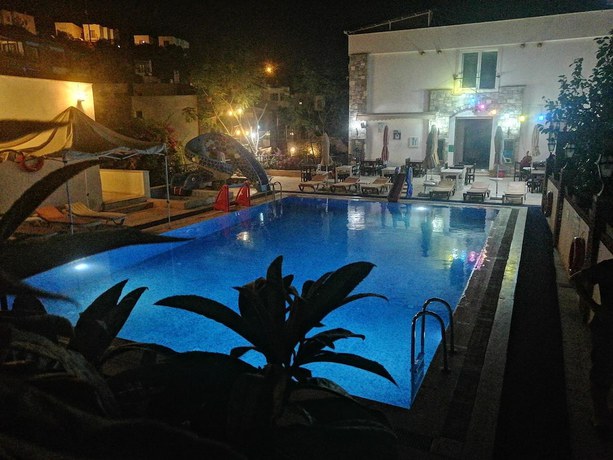 Imagen de la piscina del Gloria Tibi Hotel Gumbet. Foto 20
