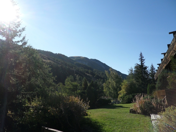 Imagen de los exteriores del Godille Immobilier. Foto 15